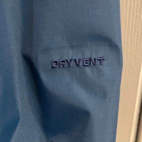 The North Face Blue Outdoor Jacket. - Picture 5 of 12